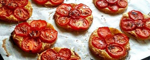 Tarte fine à la tomate et moutarde à l'ancienne