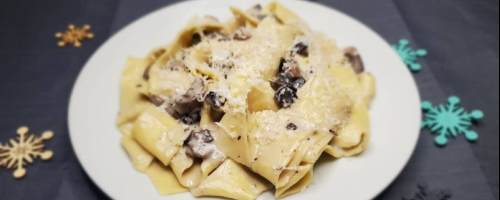 Pasta parpadele con fungi