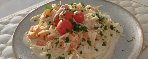 Fetuccini Alfredo con camarones